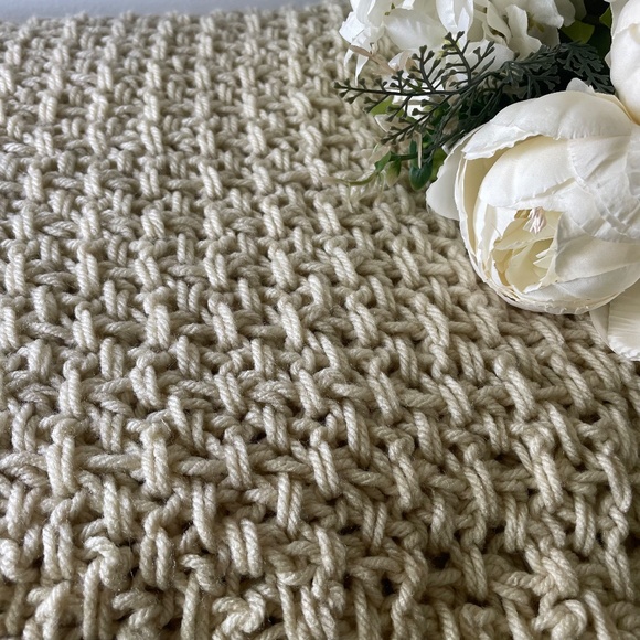 Handmade knitted throw blanket | 40" x 55" - Picture 10 of 10